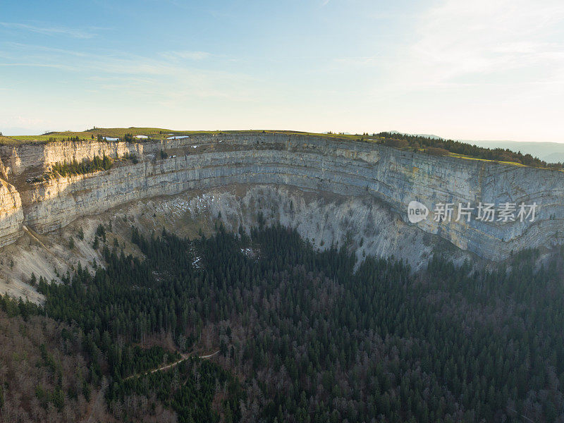 Creux du Van的鸟瞰图